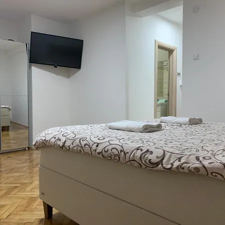 Simic Lägenhet Arandjelovac