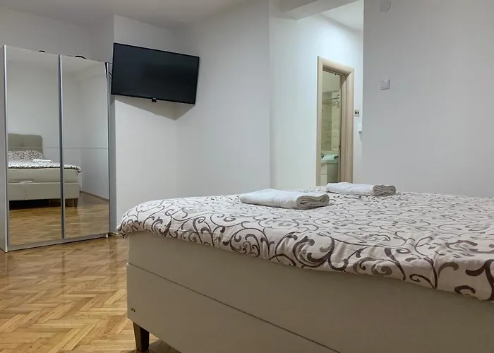 Simic Lägenhet Arandjelovac